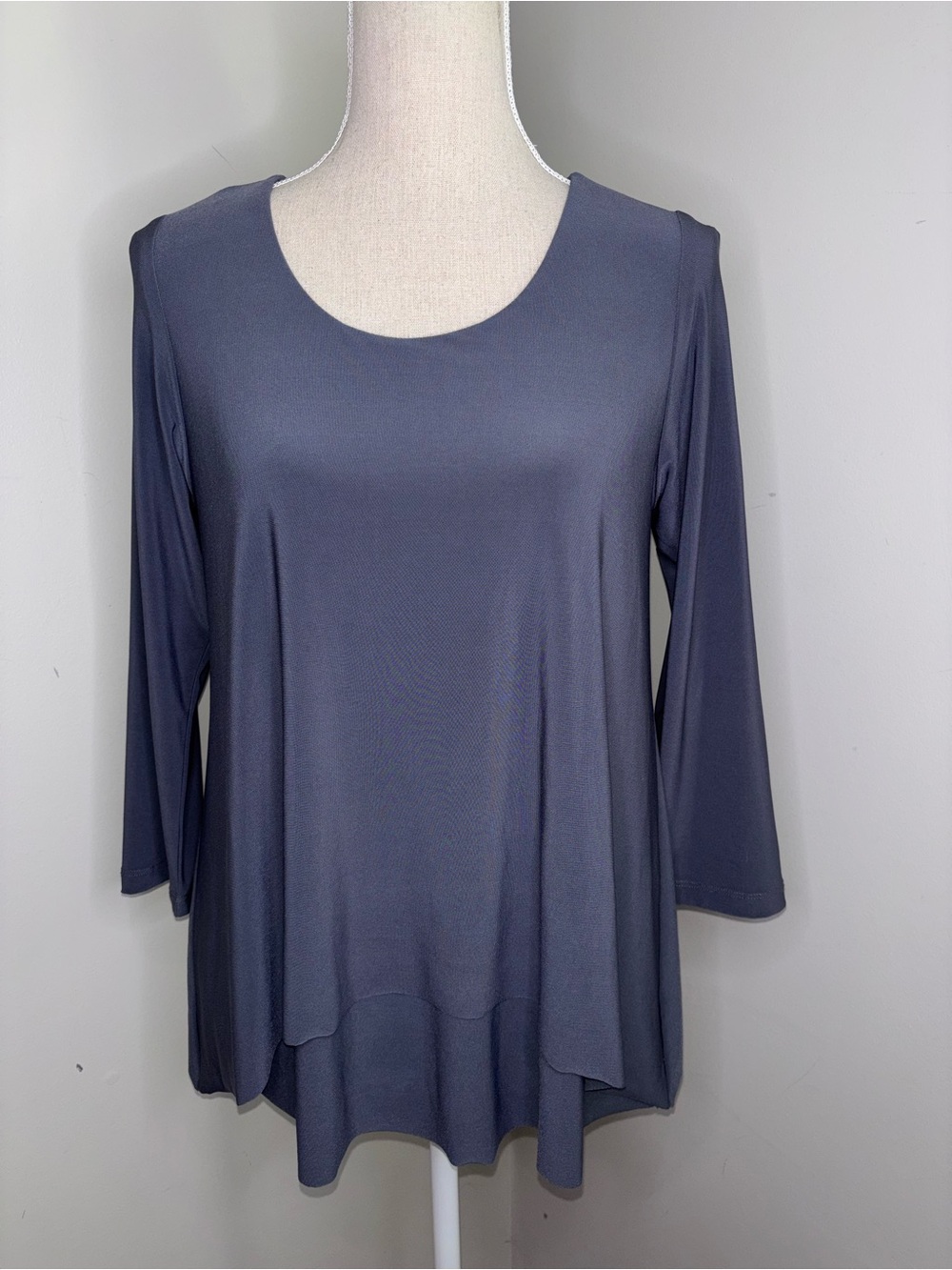 Last Tango gray stretch jersey 3/4 sleeve tiered top shirt size Medium